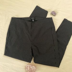 who what wear black and grey pinstriped stretchy tapered leg pants size 16